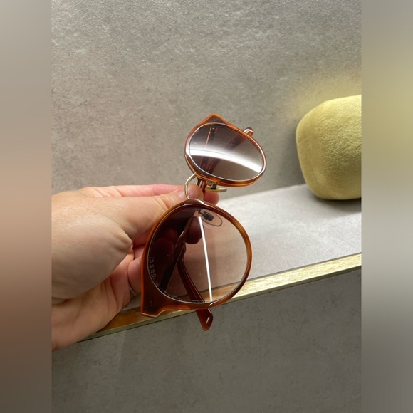 Gucci GG0588SK Sunglasses - Picture 3 of 8